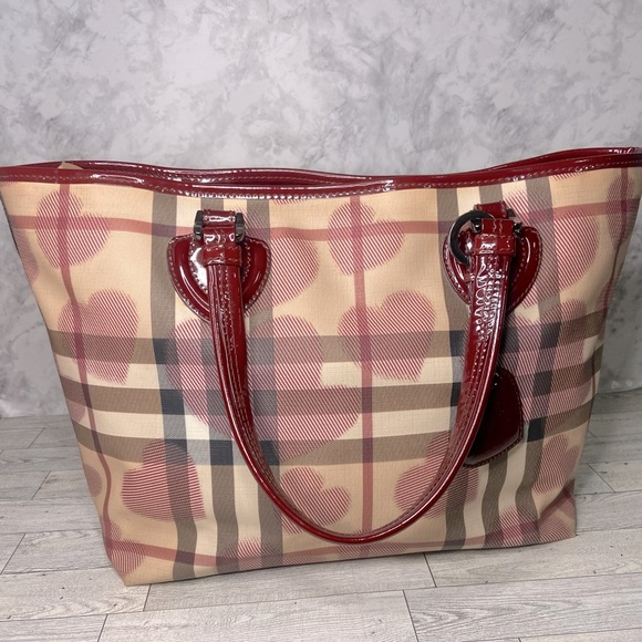 Burberry Handbags - ❤️ BURBERRY Nova Check Heart Tote ❤️